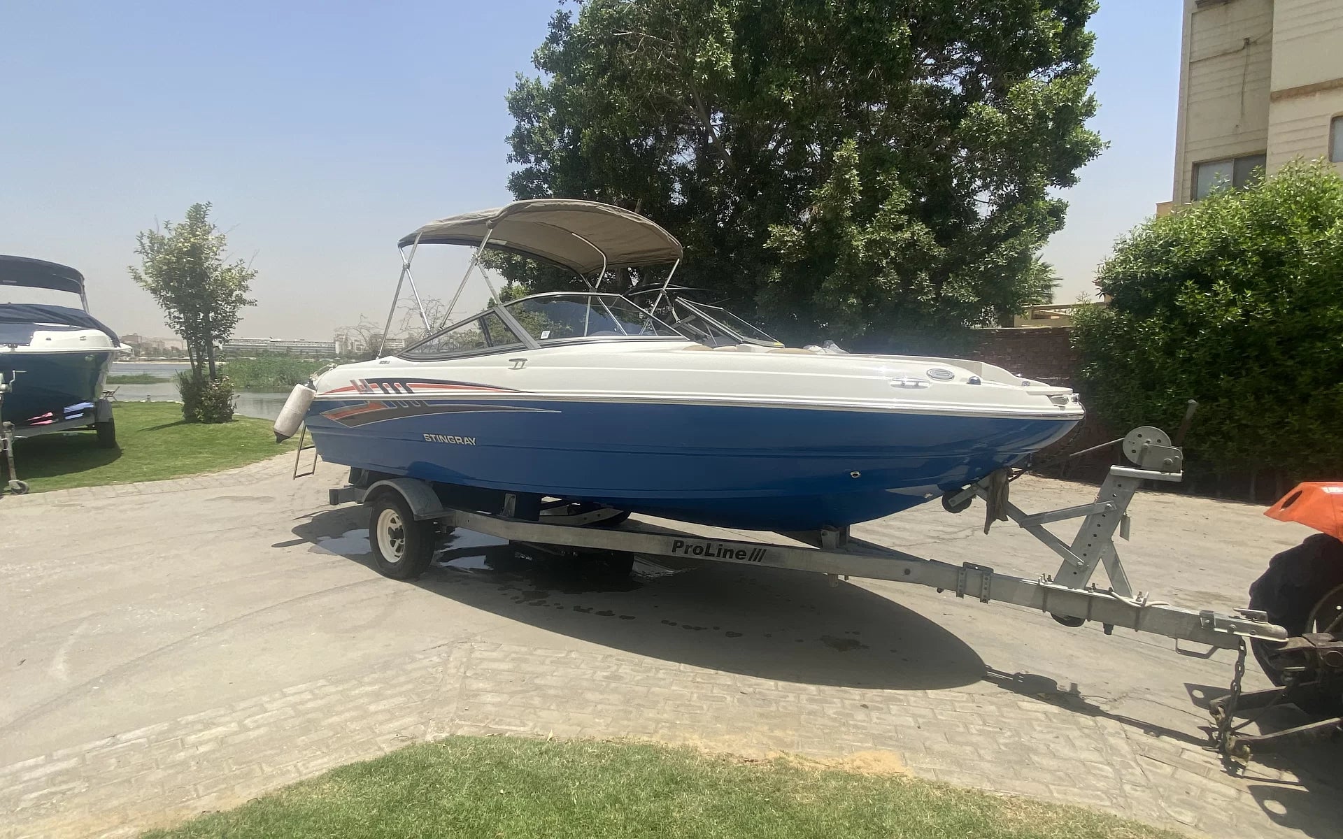 Stingray Open Bow 208 LR