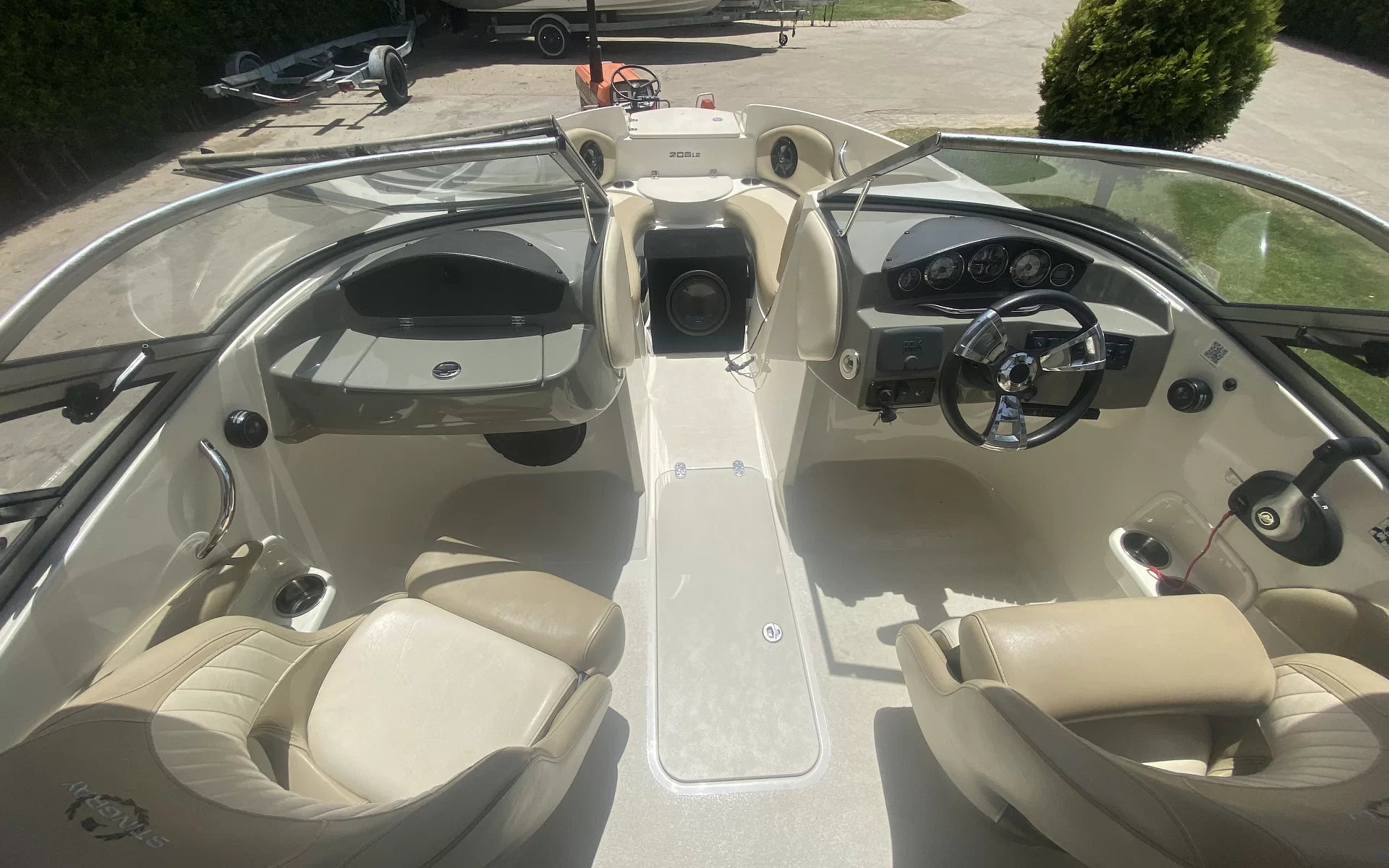 Stingray Open Bow 208 LR