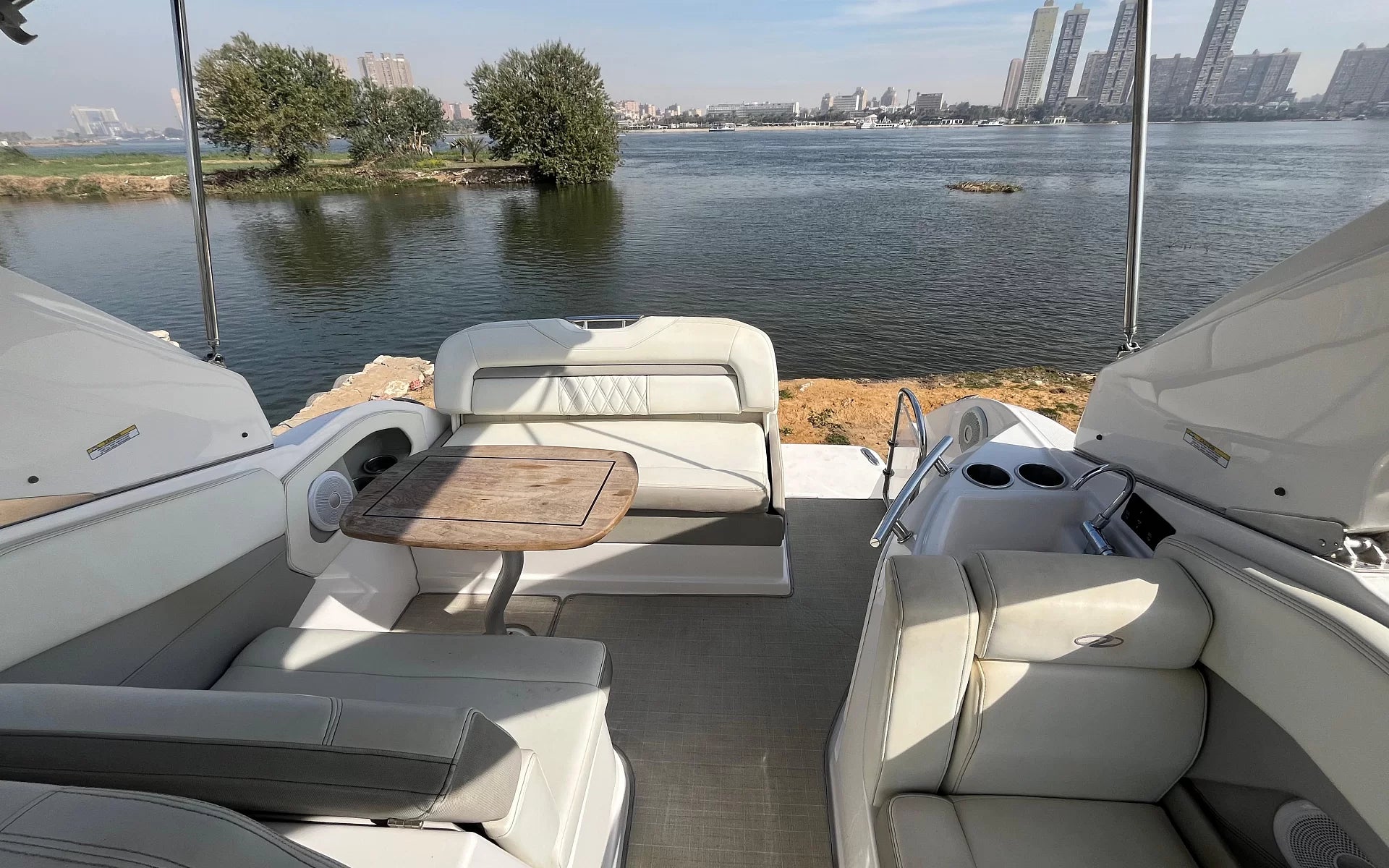 Regal Express Cruiser 28