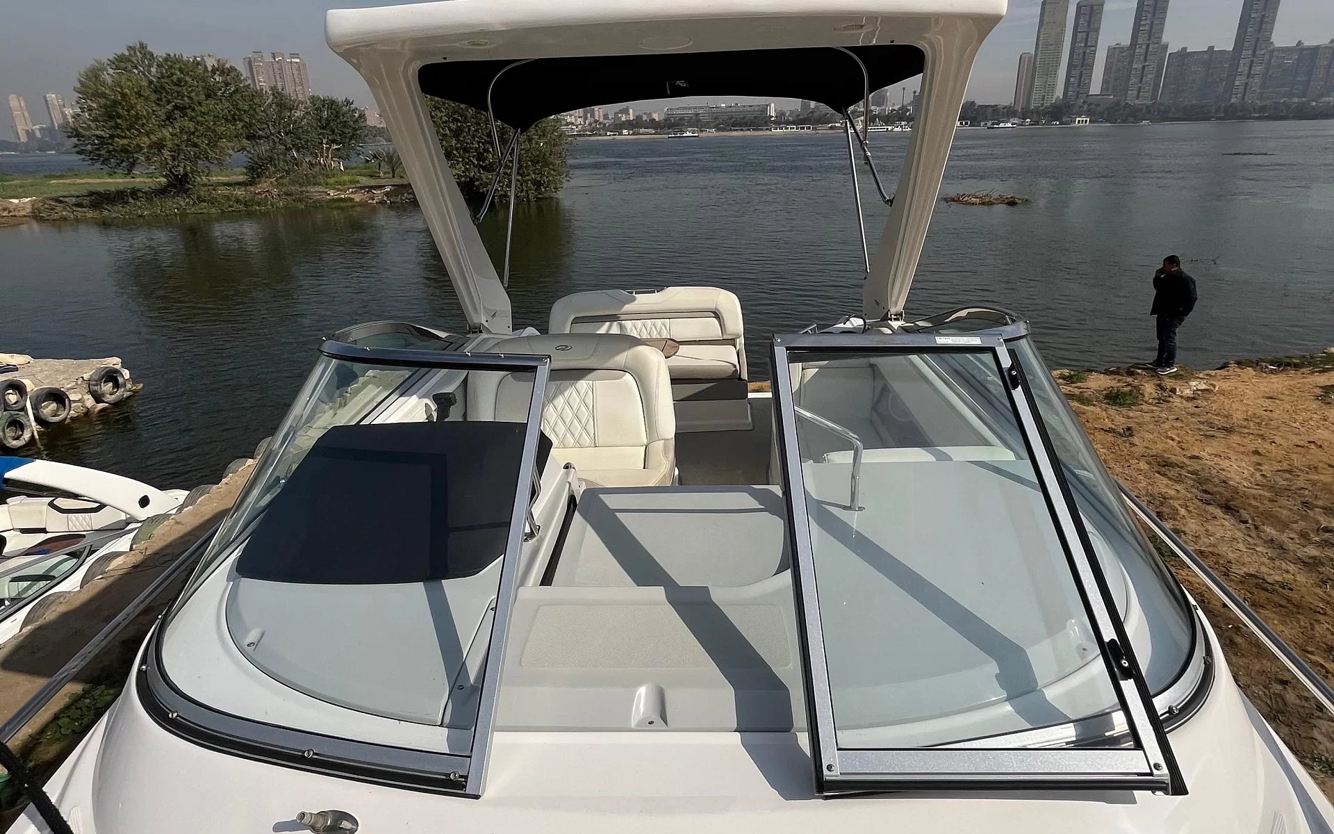 Regal Express Cruiser 28