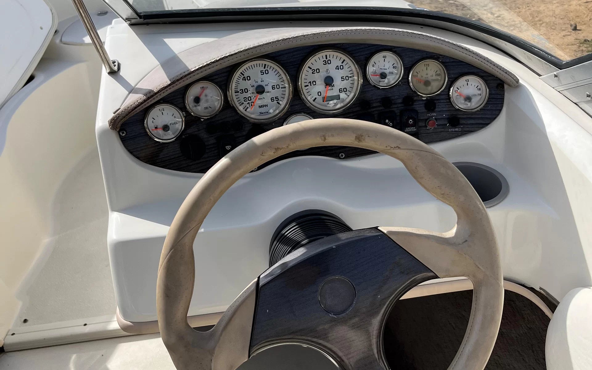 Stingray 205