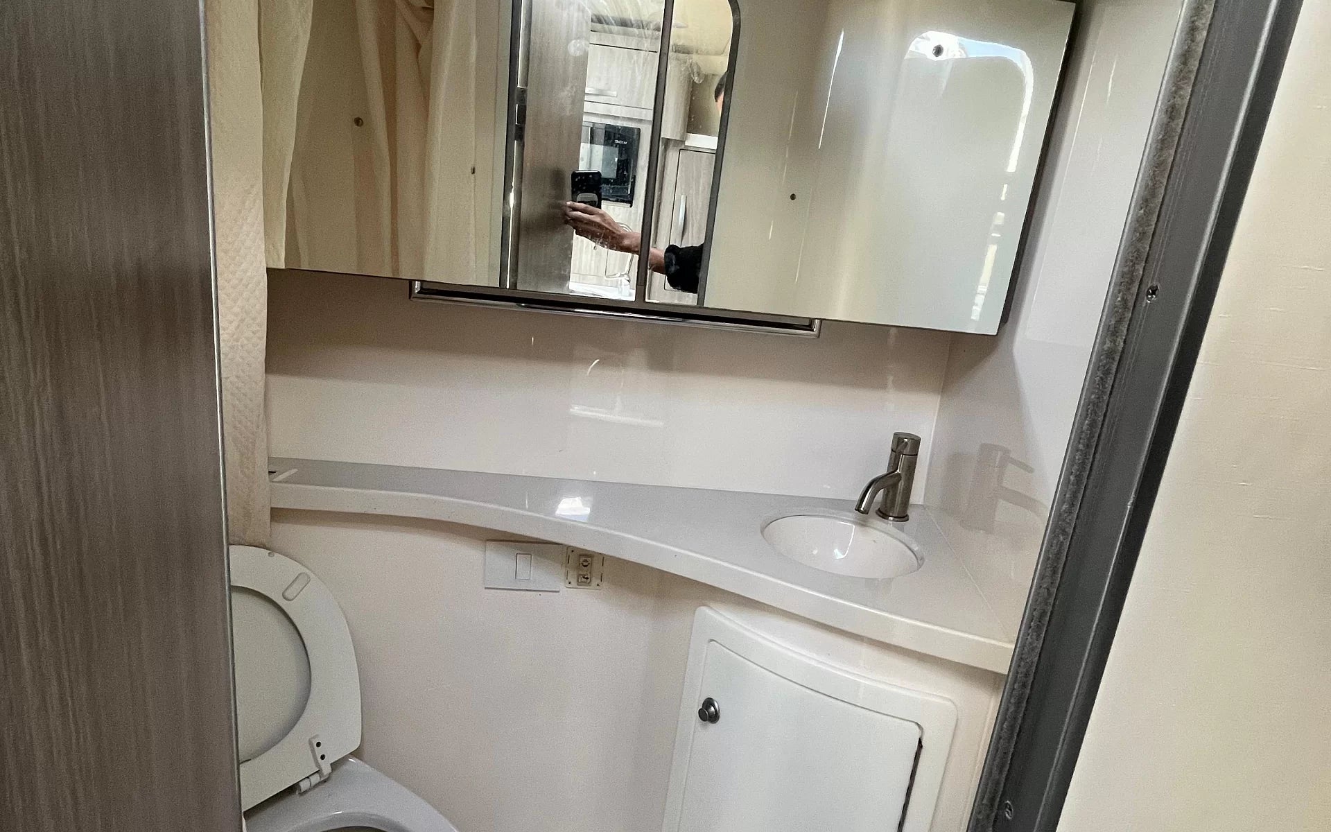 Regal Express Cruiser 28