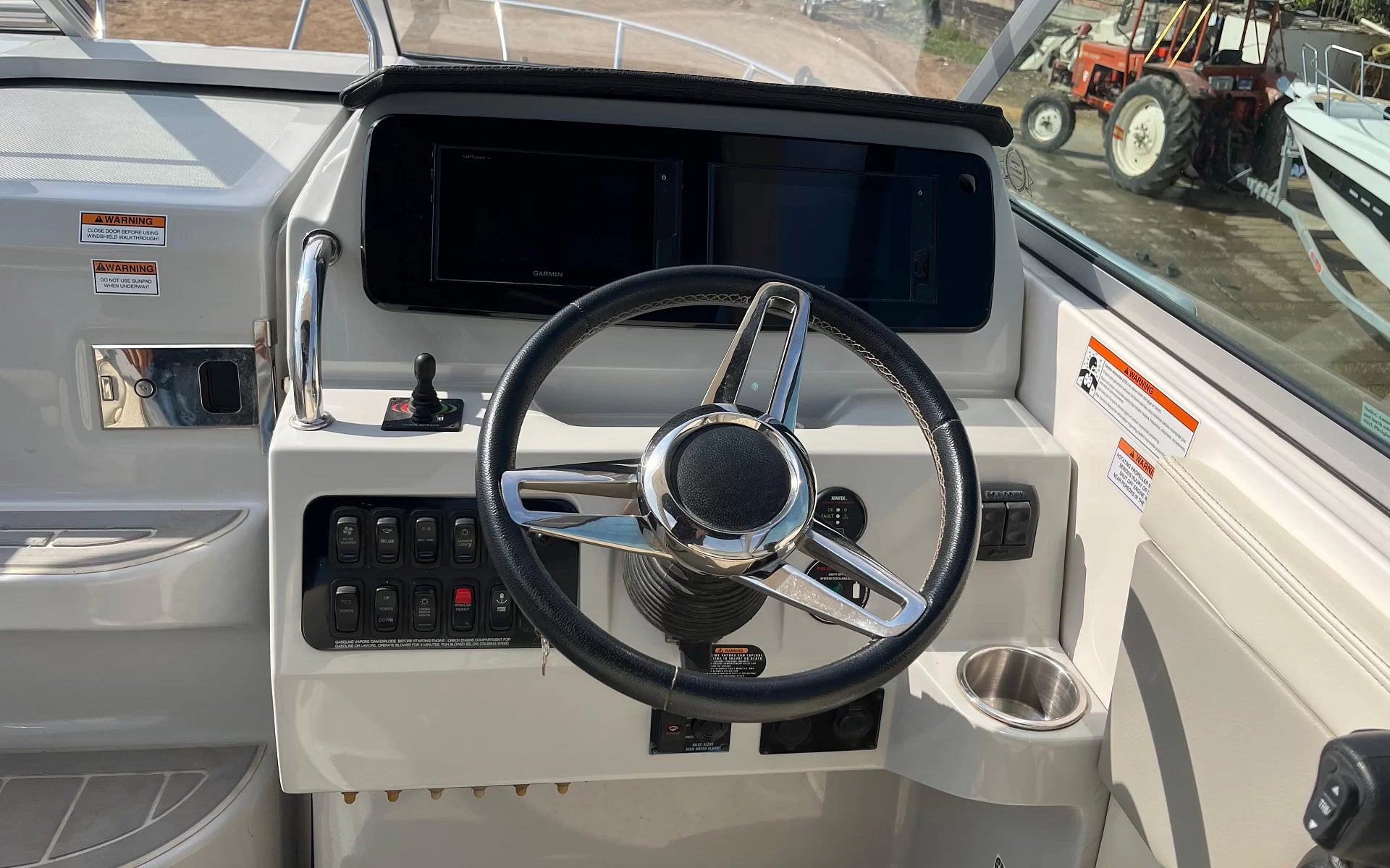 Regal Express Cruiser 28
