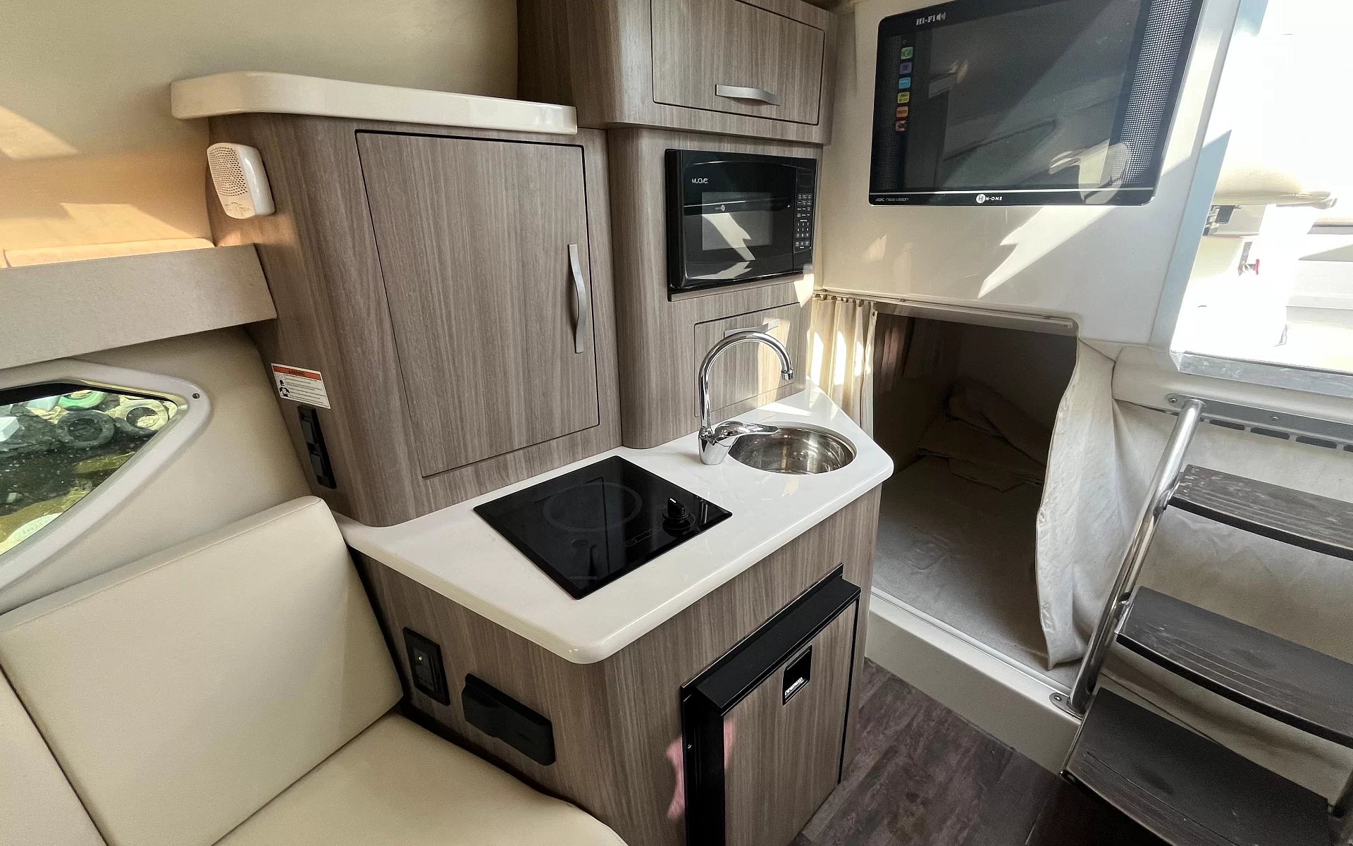 Regal Express Cruiser 28