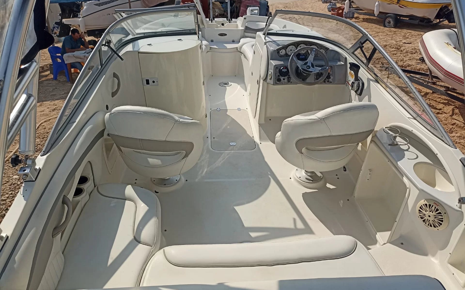 Stingray 235LR MY 2012