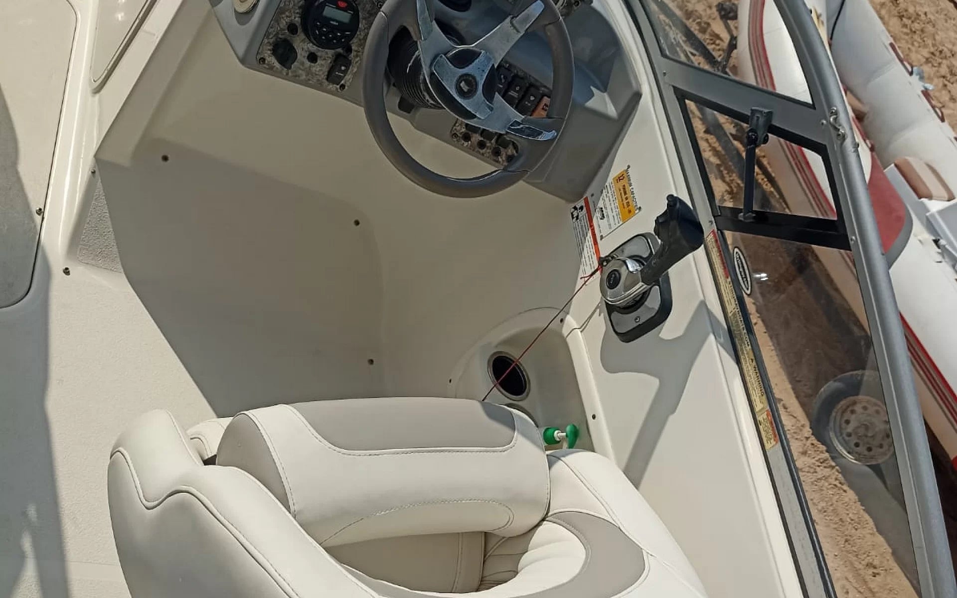 Stingray 235LR MY 2012