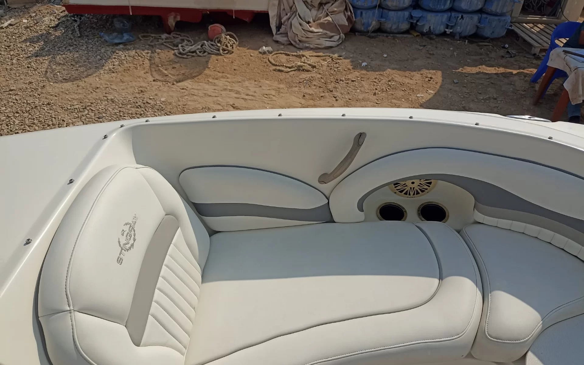 Stingray 235LR MY 2012