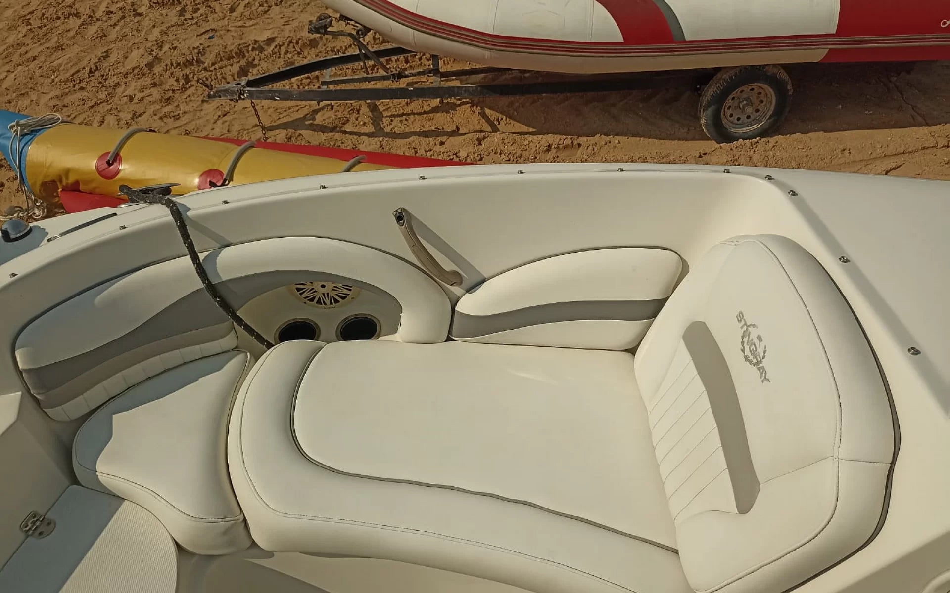 Stingray 235LR MY 2012
