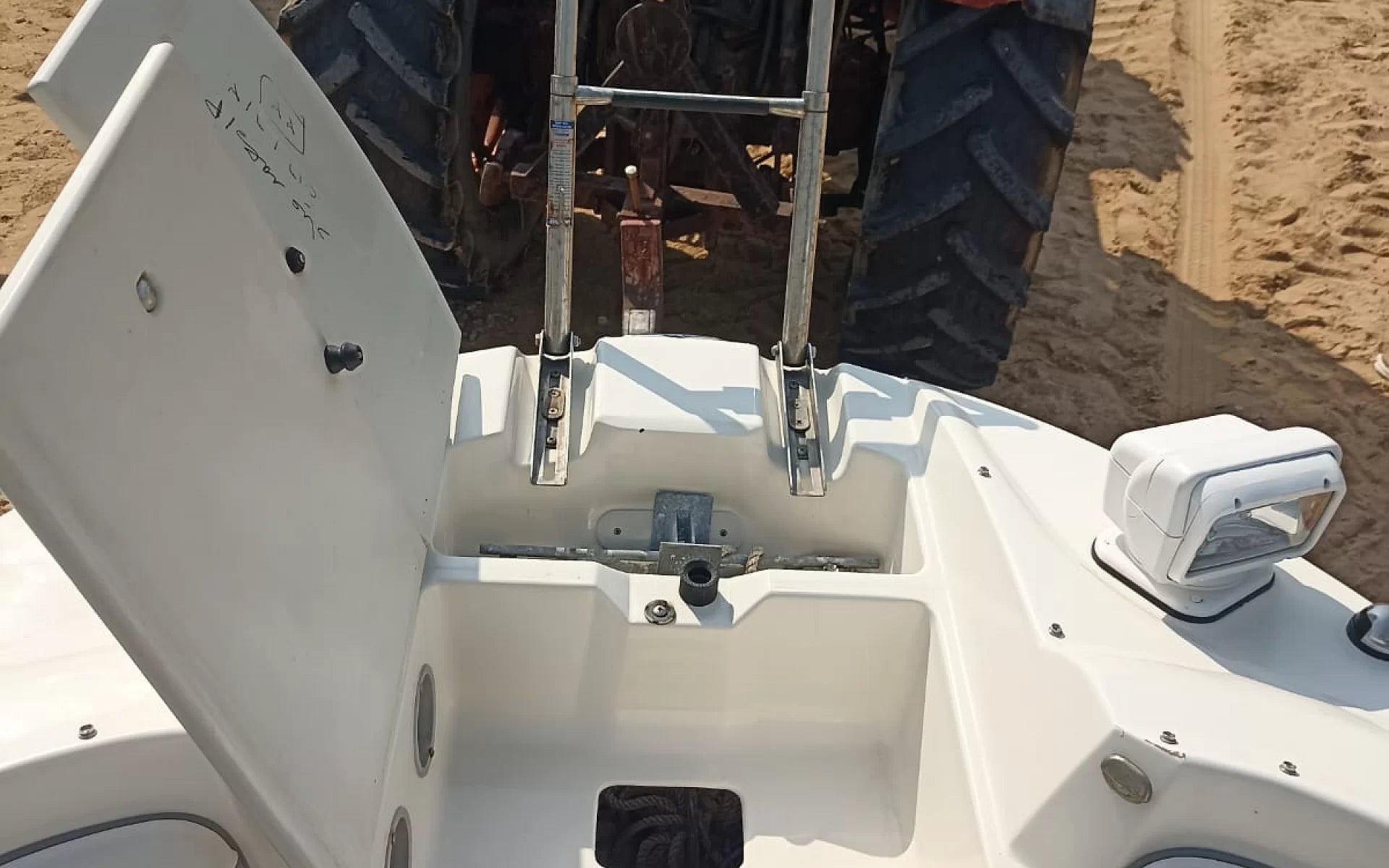 Stingray 235LR MY 2012