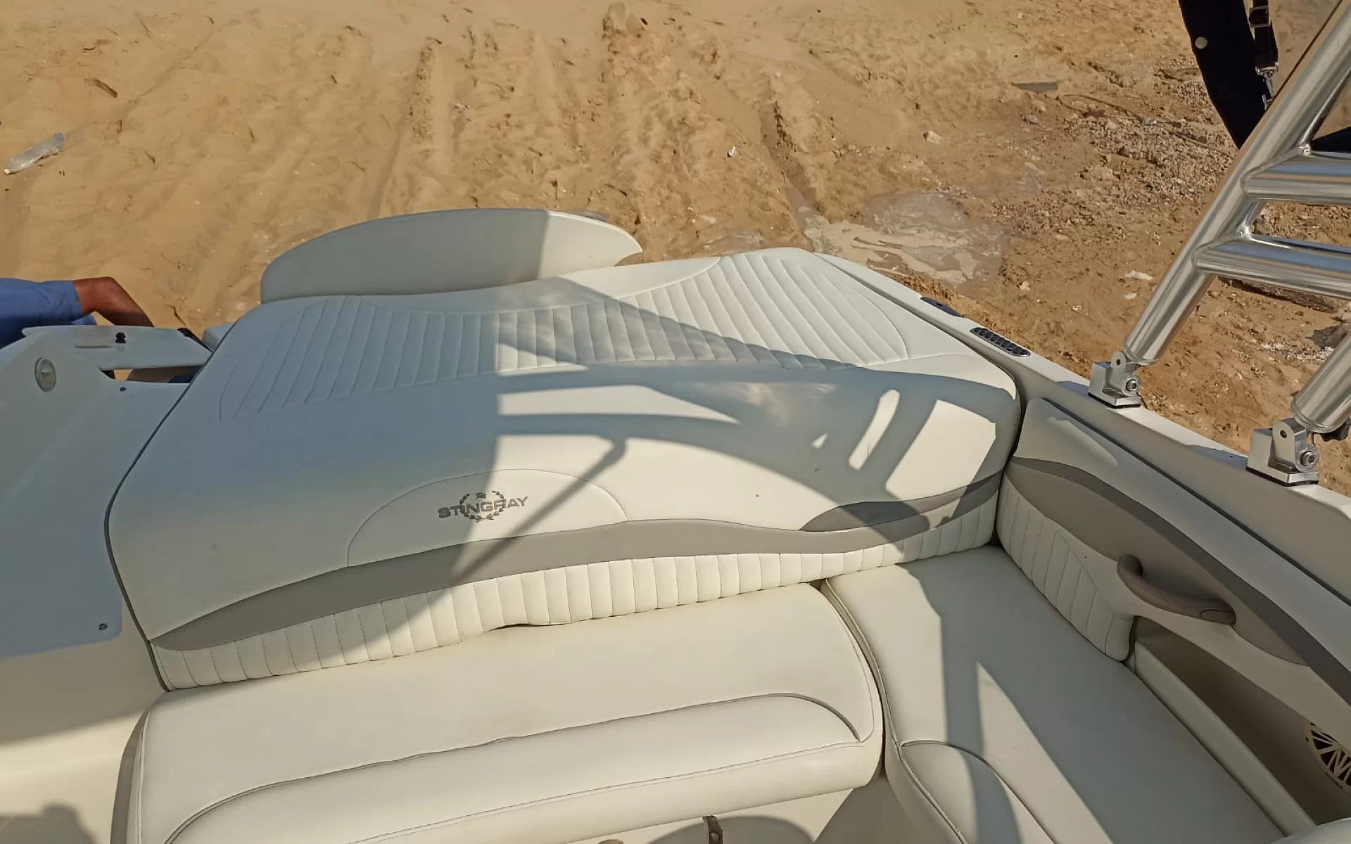 Stingray 235LR MY 2012